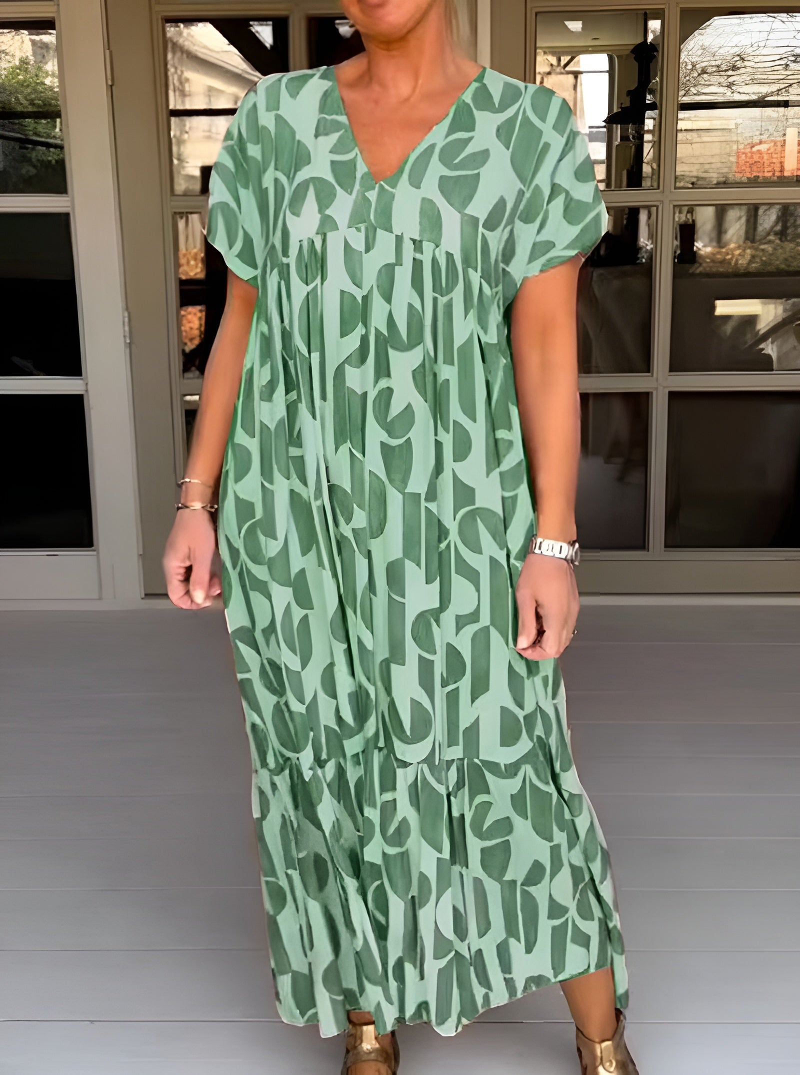 COLETTE | LOOSE DRESS WITH V-NECK